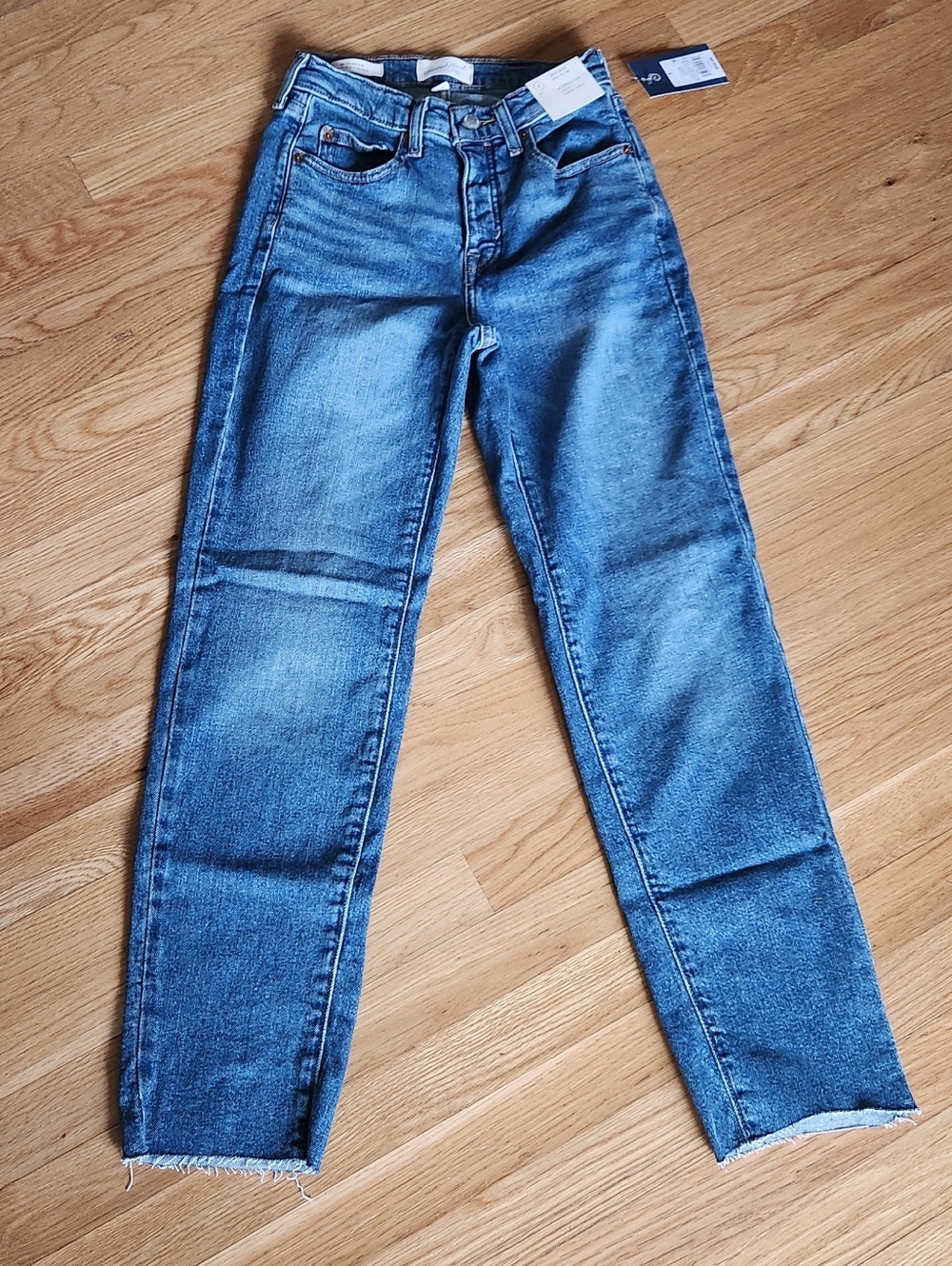 Universal Thread Jeans Mid Rise 80s Slim Sz 4 Raw Hem Button Fly 28" inseam NWT